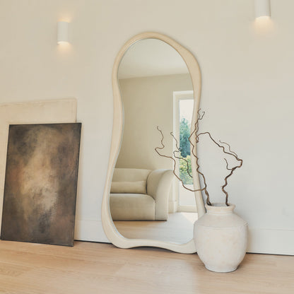 Espejo Arcurva – Espejo de cuerpo entero grande e irregular de hormigón (170 cm x 85 cm)