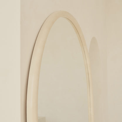 Espejo Amora – Espejo de cuerpo entero curvado extra grande de hormigón (200 cm x 120 cm)