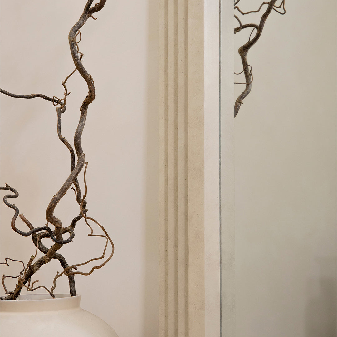 Espejo Luciana – Espejo de cuerpo entero con diseño curvado en efecto hormigón (180 cm x 110 cm)