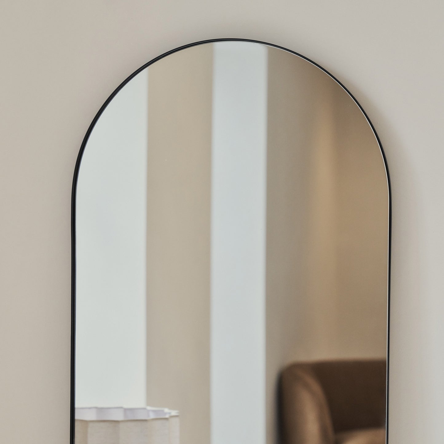 Espejo Theo - Gran espejo de metal negro curvado de cuerpo entero 160cm x 50cm
