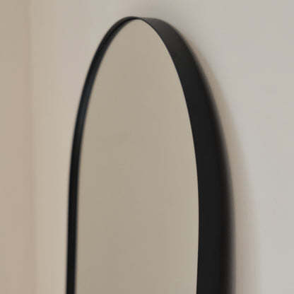 Espejo Theo - Gran espejo de metal negro curvado de cuerpo entero 160cm x 50cm