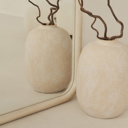 Espejo  Amora – Espejo de cuerpo entero curvado extra grande de hormigón (190 cm x 100 cm)